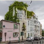 Countryside In Montmartre, La Maison Rose, Lapin Agile, View On Les Vignes Du Clos Montmartre